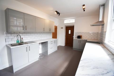 2 bedroom flat to rent - Courtyard Flat, Leominster