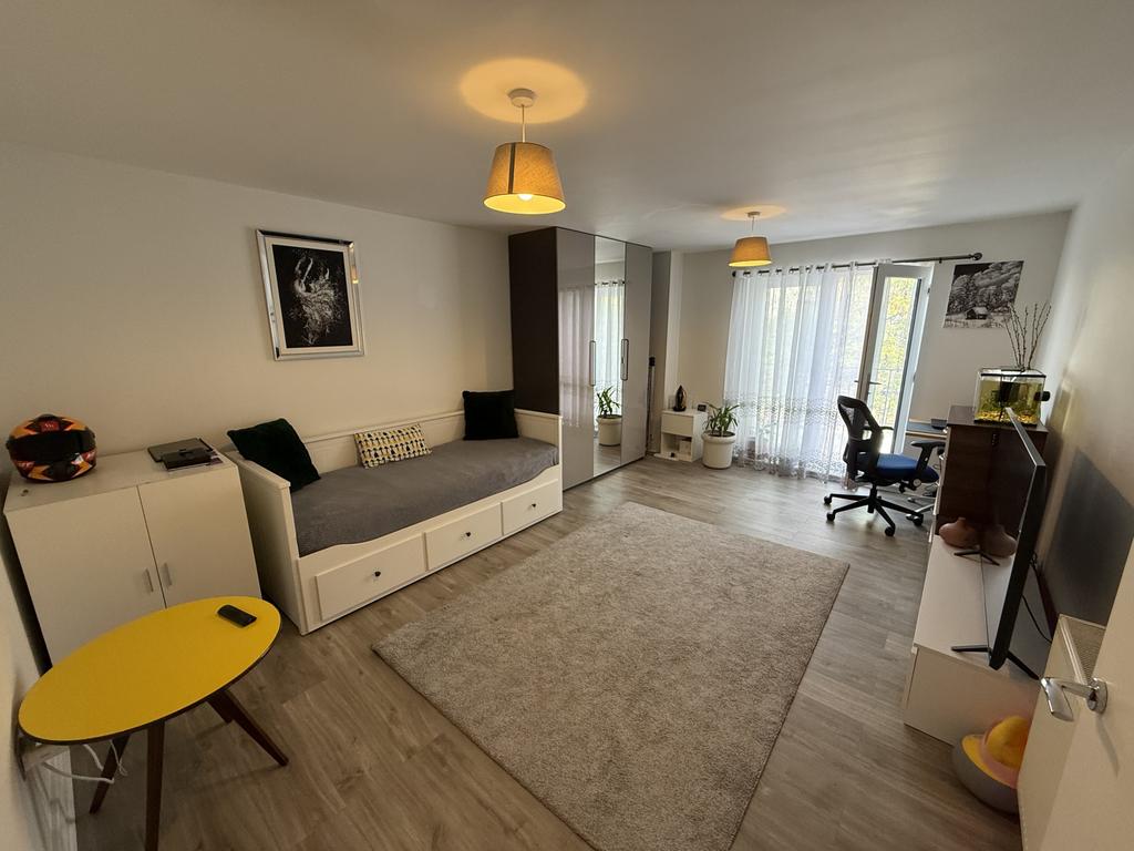 Apartment in HARROW - View 2