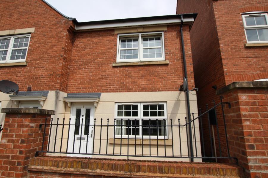 SANCTON ROAD, MARKET WEIGHTON, YO43 3DD 1 bed terraced house £515 pcm