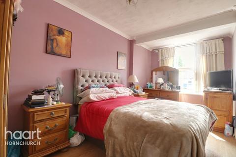 36 Primrose Glen, Hornchurch, RM11 2NP
