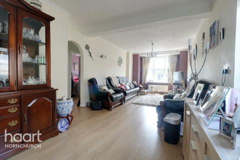 36 Primrose Glen, Hornchurch, RM11 2NP