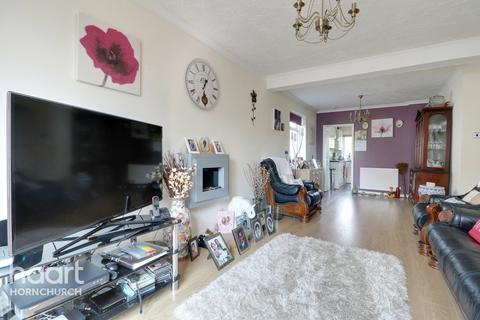 36 Primrose Glen, Hornchurch, RM11 2NP
