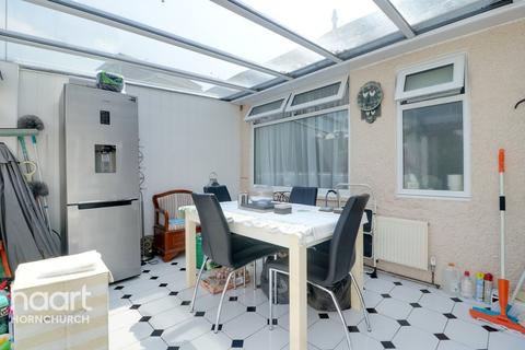 36 Primrose Glen, Hornchurch, RM11 2NP