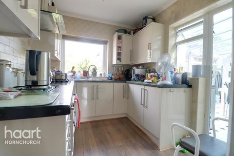 36 Primrose Glen, Hornchurch, RM11 2NP