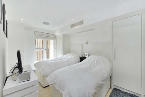 4 bedroom flat to rent, Hyde Park Gate, Kensington SW7