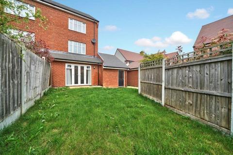 4 bedroom semi-detached house to rent, Bushey, WD23, Bushey, WD23