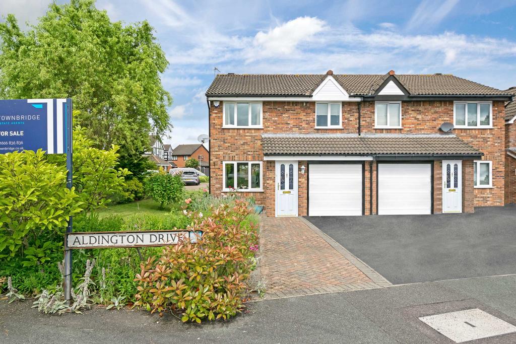 Aldington Drive, Middlewich 3 bed semidetached house £200,000