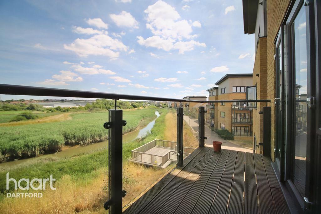 23 Riverside Wharf, Dartford 2 bed flat £270,000