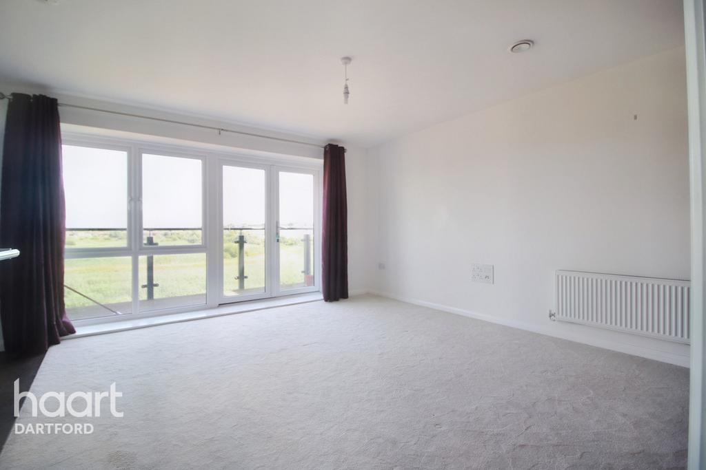 23 Riverside Wharf, Dartford 2 bed flat £270,000