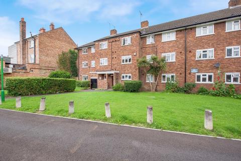 39 Coombe Road, New Malden, KT3 4QN