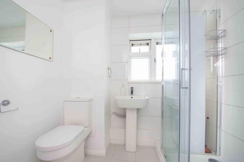 39 Coombe Road, New Malden, KT3 4QN