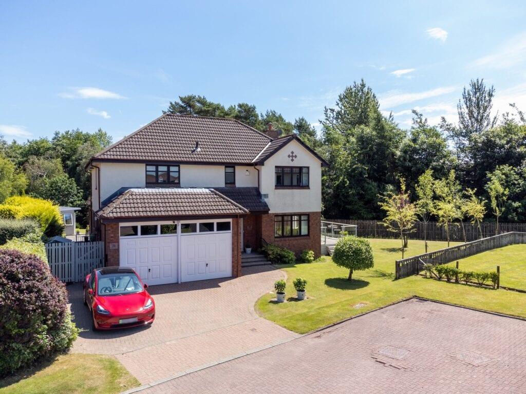 Newton Grove, Newton Mearns 4 bed detached villa £640,000