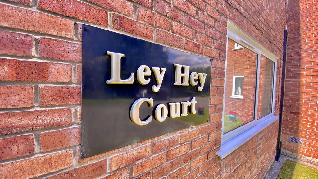 Ley Hey Road, Marple, Stockport, SK6 2 bed apartment £230,000