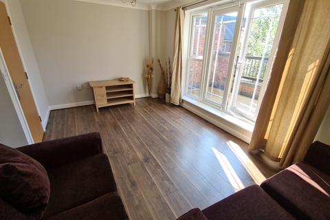 4 bedroom townhouse to rent, Drayton St, Hulme, Manchester. M15 5LL