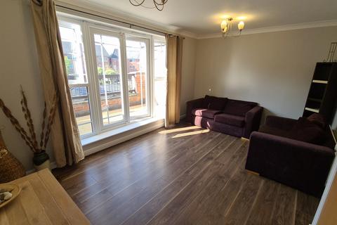4 bedroom townhouse to rent, Drayton St, Hulme, Manchester. M15 5LL