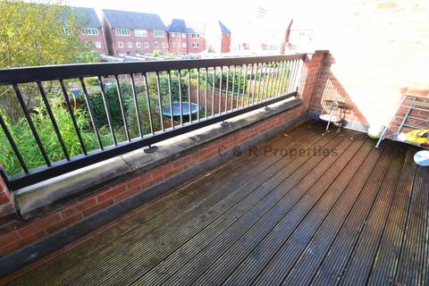 4 bedroom townhouse to rent, Drayton St, Hulme, Manchester. M15 5LL