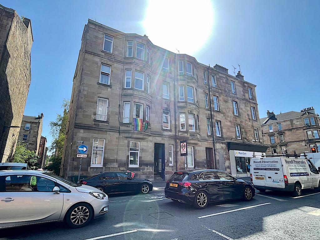 Calder Street, Glasgow G42 1 bed flat £69,995