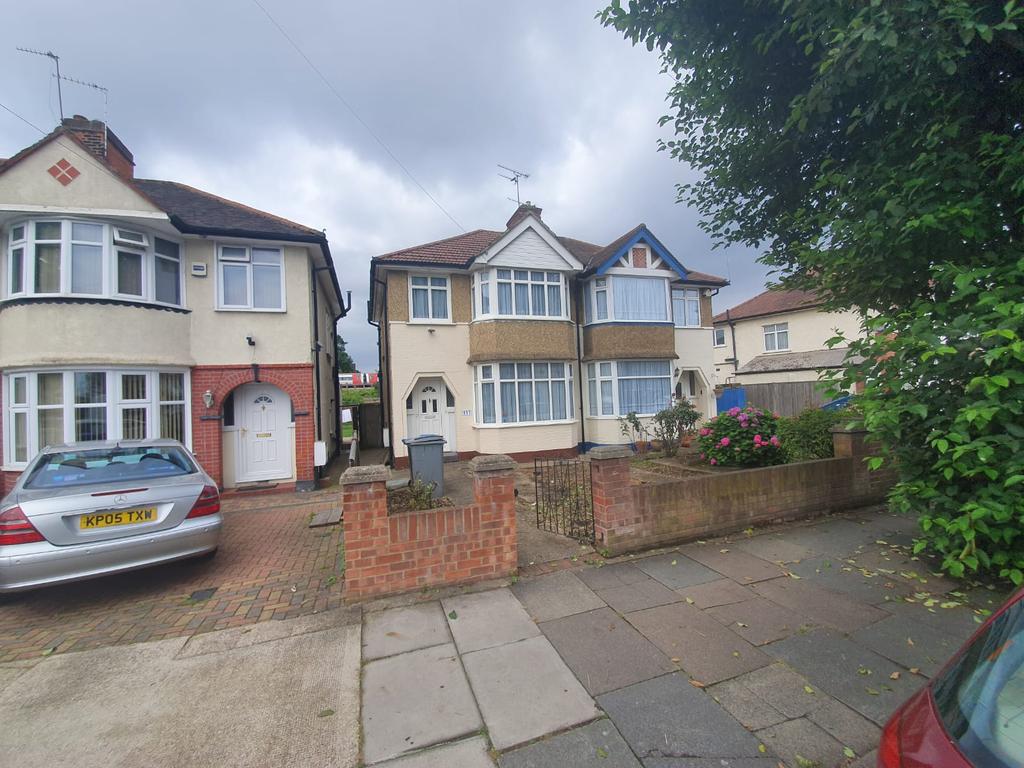 Winchester Avenue, Kingsbury, NW9 3 bed house £1,803 pcm (£416 pw)