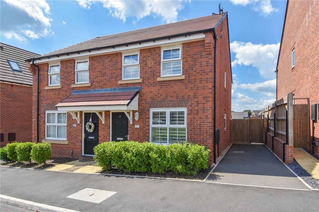 Norton Way, Bromsgrove... 2 bed terraced house £115,000