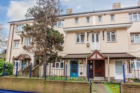 3 bedroom flat to rent, Gibson Close, Stepney Green, E1