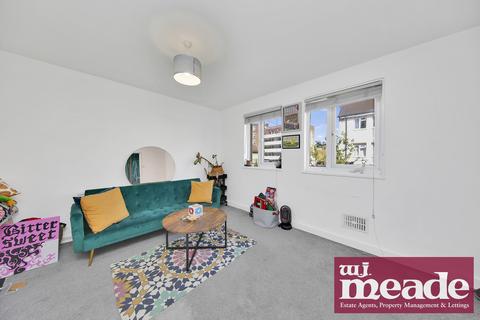 3 bedroom flat to rent, Gibson Close, Stepney Green, E1