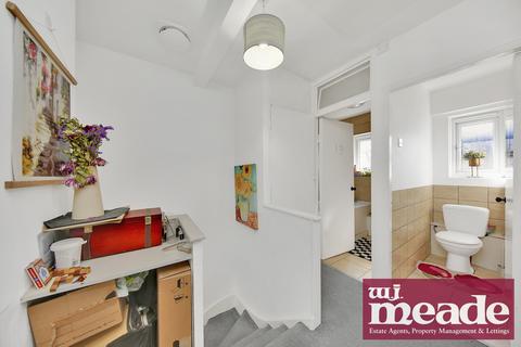 3 bedroom flat to rent, Gibson Close, Stepney Green, E1