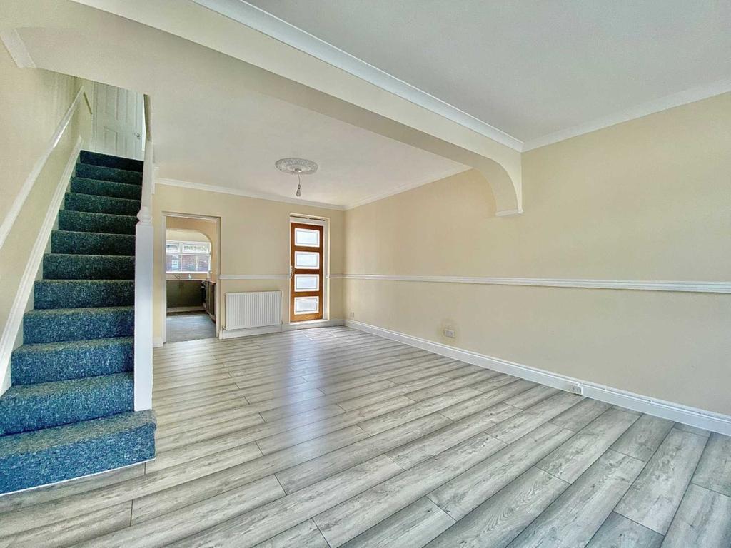 Brunswick Crescent, New Southgate, London N11 2 bed terraced house £