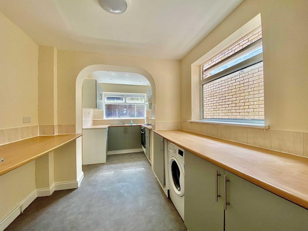 Brunswick Crescent, New Southgate, London N11 2 bed terraced house £