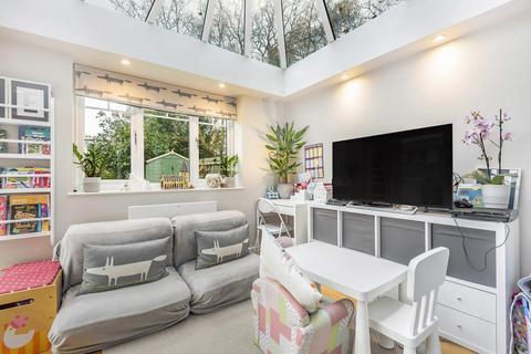 4 Hengest Avenue, Esher, KT10 0BP