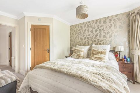 4 Hengest Avenue, Esher, KT10 0BP