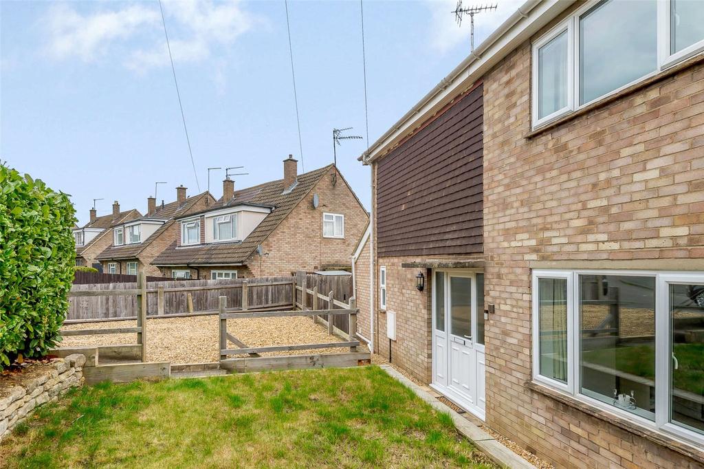 Bellamy Road, Oundle, PE8 3 bed semidetached house £275,000