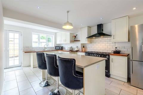 2 Bellamy Road, Oundle, Peterborough, PE8 4NA