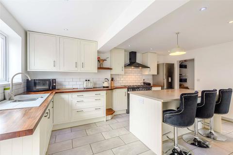 2 Bellamy Road, Oundle, Peterborough, PE8 4NA
