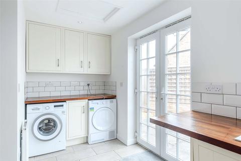 2 Bellamy Road, Oundle, Peterborough, PE8 4NA