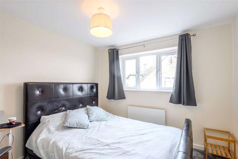 2 Bellamy Road, Oundle, Peterborough, PE8 4NA