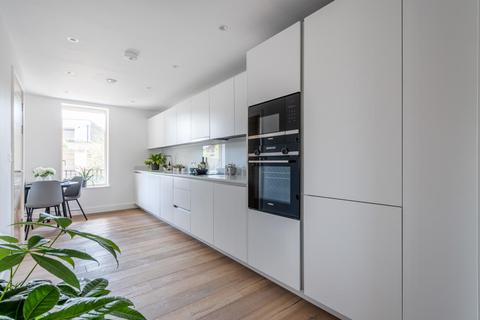 3 bedroom apartment for sale - at Hackney Gardens, Prodigal Square, London E8