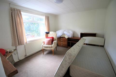 14 Chestnut Crescent, Oldham, OL8 2NL
