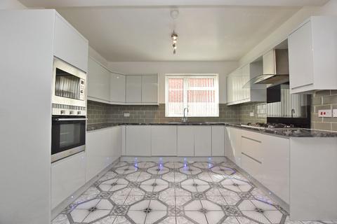 4 bedroom detached house to rent, Newton Road, Great Barr, Birmingham