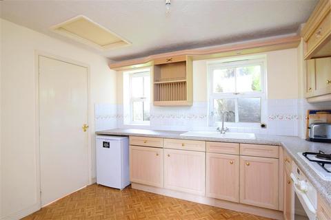 5 Britten Close, Horsham, RH13 6RZ