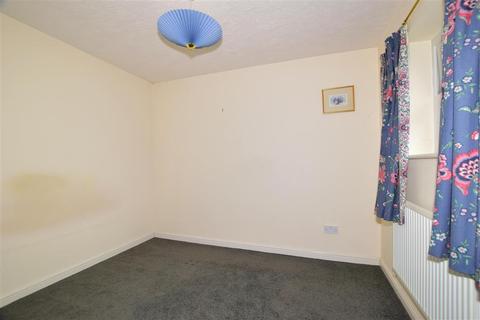 5 Britten Close, Horsham, RH13 6RZ