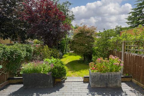 29 Heathcote Road, Epsom, KT18 5DX