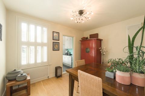 29 Heathcote Road, Epsom, KT18 5DX