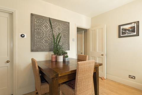 29 Heathcote Road, Epsom, KT18 5DX