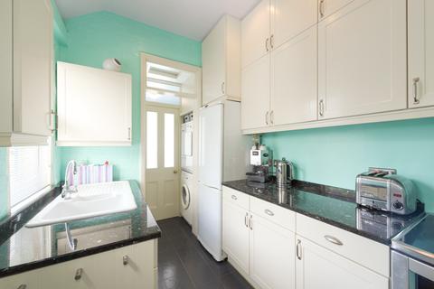 29 Heathcote Road, Epsom, KT18 5DX
