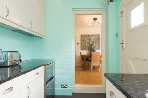 29 Heathcote Road, Epsom, KT18 5DX