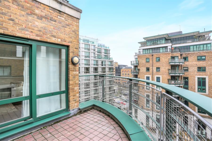 Warren House, Kensington, W14 3 bed apartment for sale £1,550,000