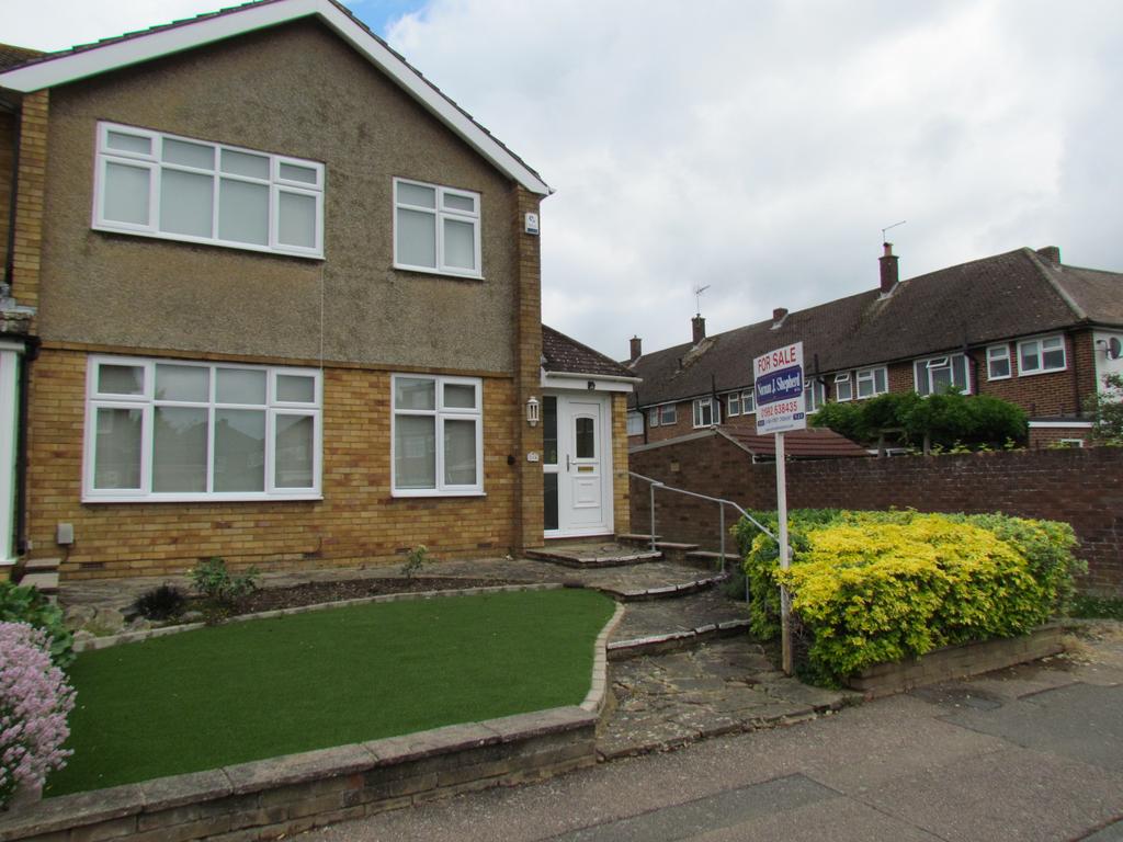 Ashdown Crescent Cheshunt EN8 0RL 3 bed end of terrace house £465,000