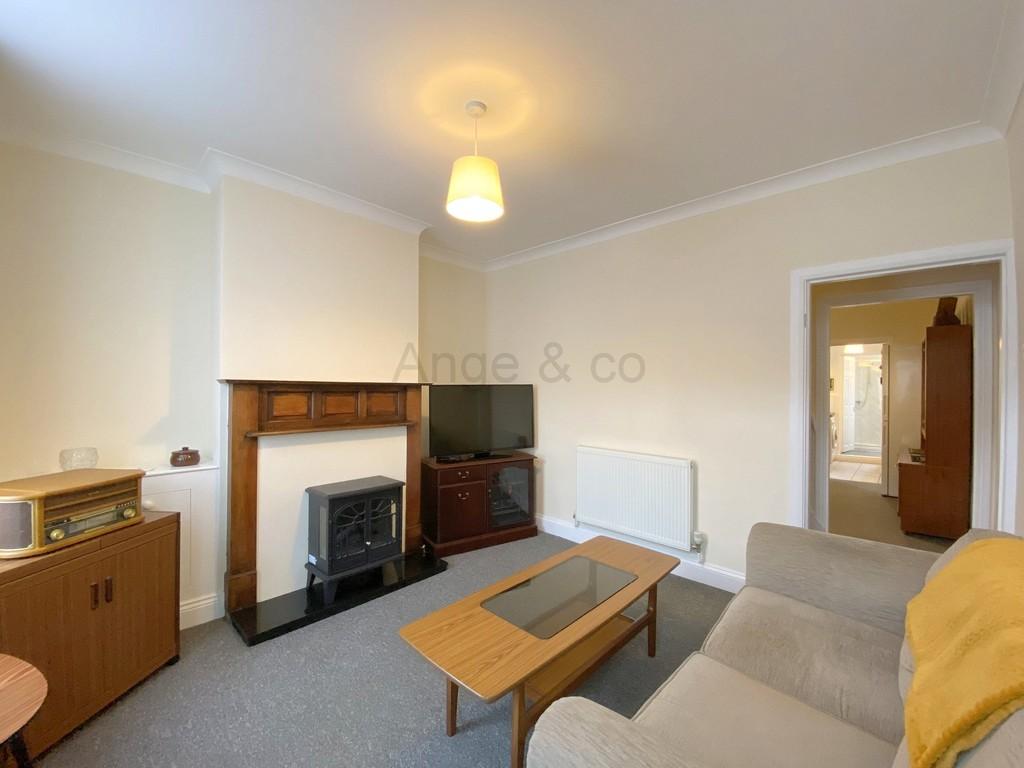 Queens Road, Lowestoft 2 bed terraced house £125,000