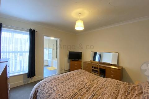 64 Queens Road, Lowestoft, NR32 1TD