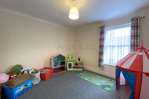 64 Queens Road, Lowestoft, NR32 1TD
